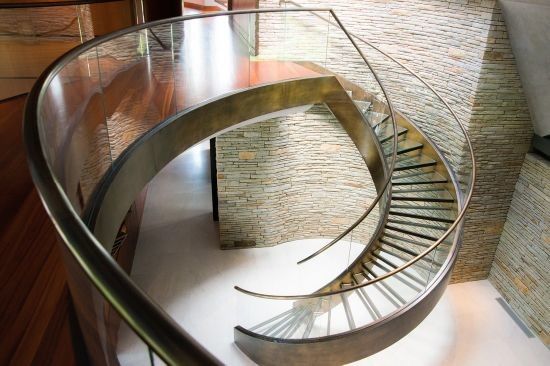 Escadaria de aço curvada moderna residencial que lustra a escadaria espiral contemporânea