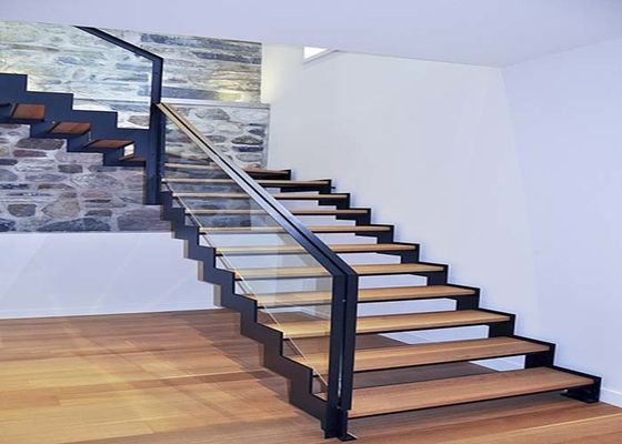 Escadas retas personalizadas madeira maciça L de cerco de vidro escadaria da forma