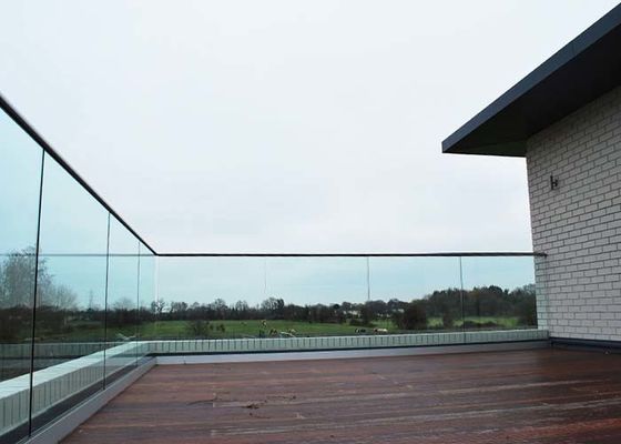 Da balaustrada de vidro de alumínio do balcão do patamar estrutura contínua anti Corresion para Deckings