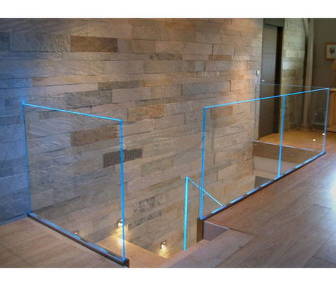 Canaleta em U de alumínio da balaustrada de vidro do diodo emissor de luz que cerca bens para o corrimão do balcão da escada