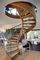 Material interno residencial de madeira curvado do aço carbono da escadaria espiral Q235B